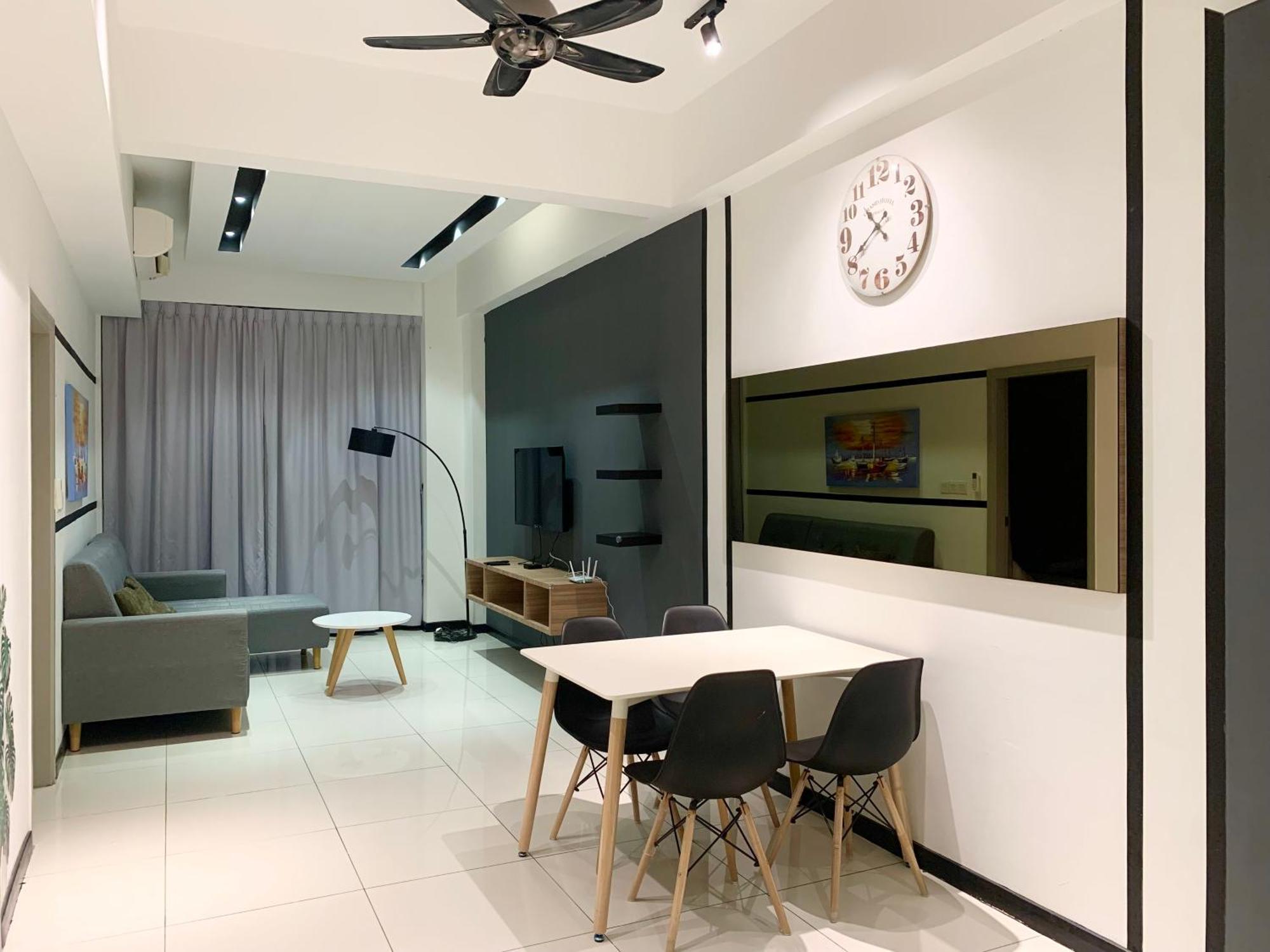 Sunset Seaview Vacation Condos @ Infinity Avenue Kota Kinabalu Room photo